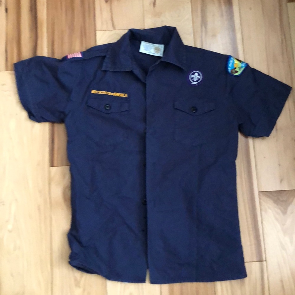 Club scout shirt and two caps like new
